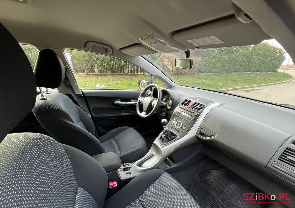 2011' Toyota Auris 2.0 D-4D photo #6