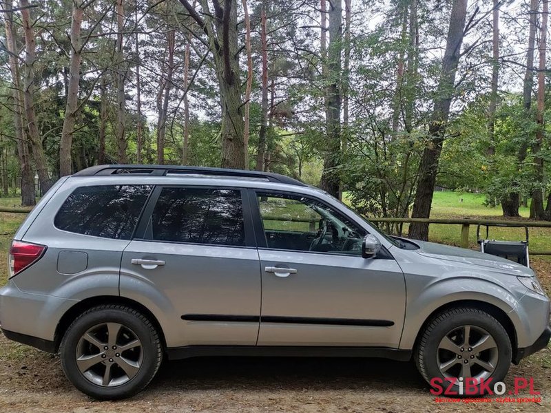 2011' Subaru Forester photo #2