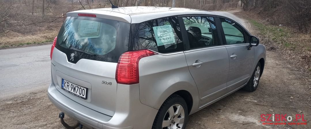 2011' Peugeot 5008 photo #5