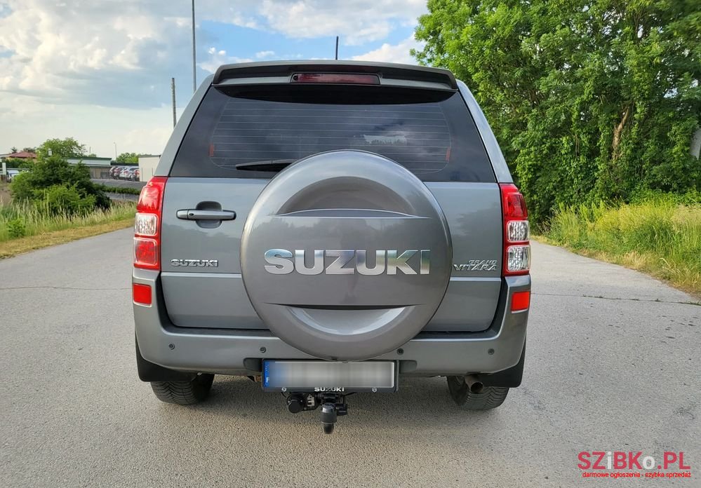 2005' Suzuki Grand Vitara 2.0 De Luxe photo #5