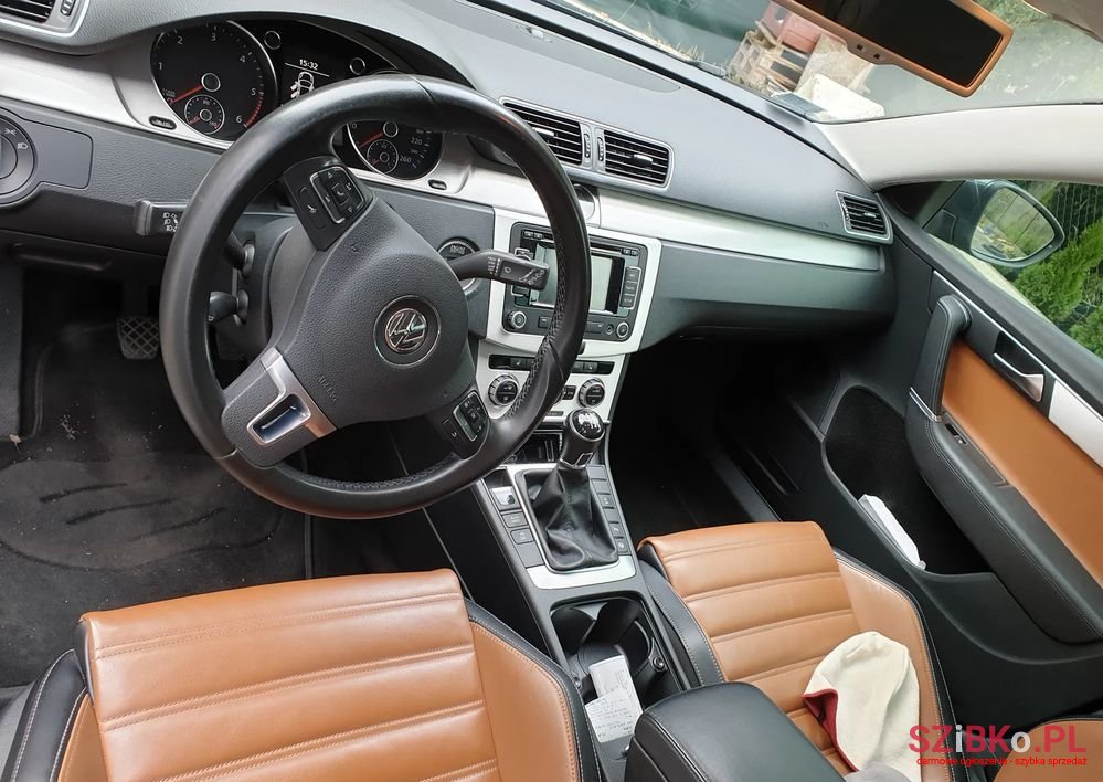 2013' Volkswagen Passat photo #1