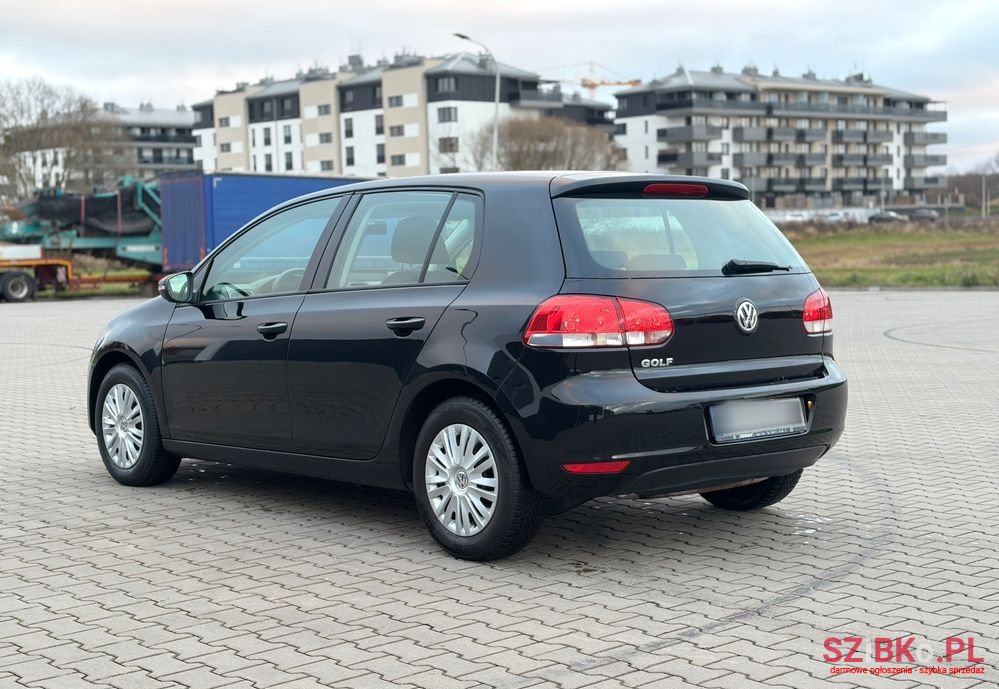 2009' Volkswagen Golf photo #3