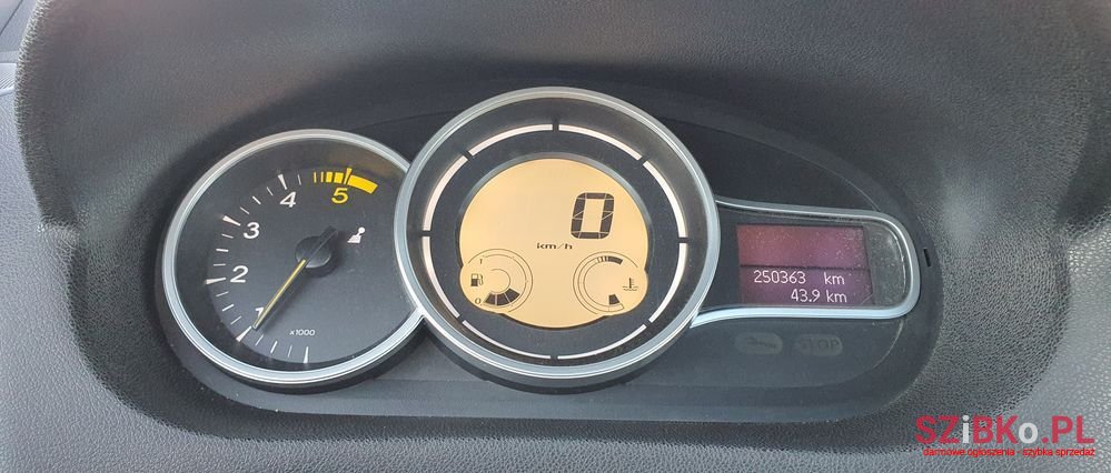 2011' Renault Megane photo #6