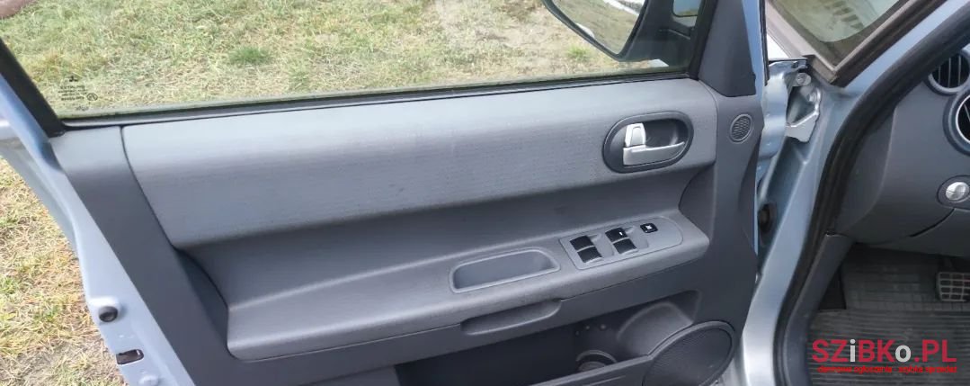 2005' Mitsubishi Colt photo #6