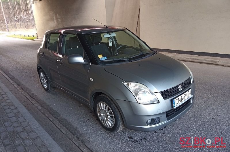 2006' Suzuki Swift photo #3