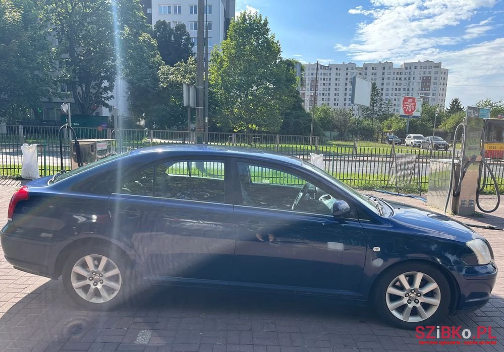 2010' Toyota Avensis photo #4