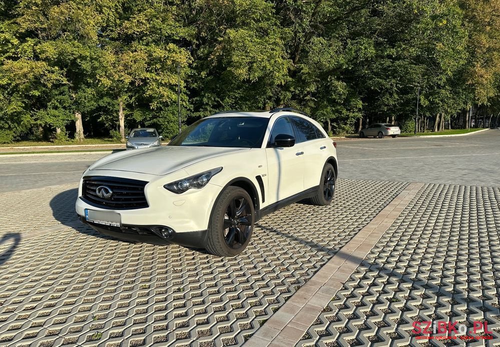 2014' Infiniti Q70 3.0D S photo #2