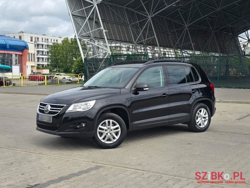 2011' Volkswagen Tiguan photo #3