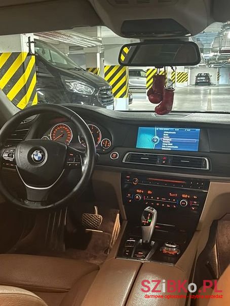 2009' BMW 7 Series 730D photo #3