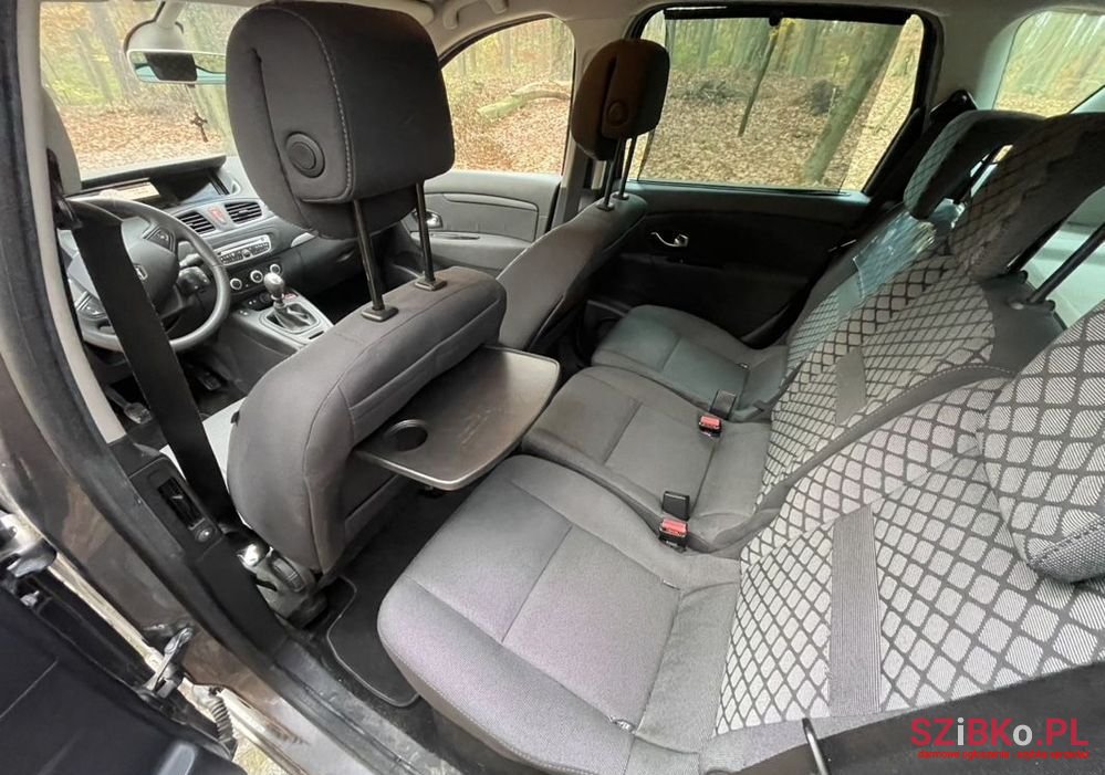 2010' Renault Scenic photo #4