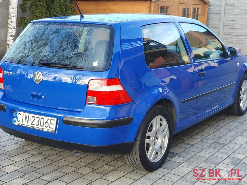 2002' Volkswagen Golf photo #4