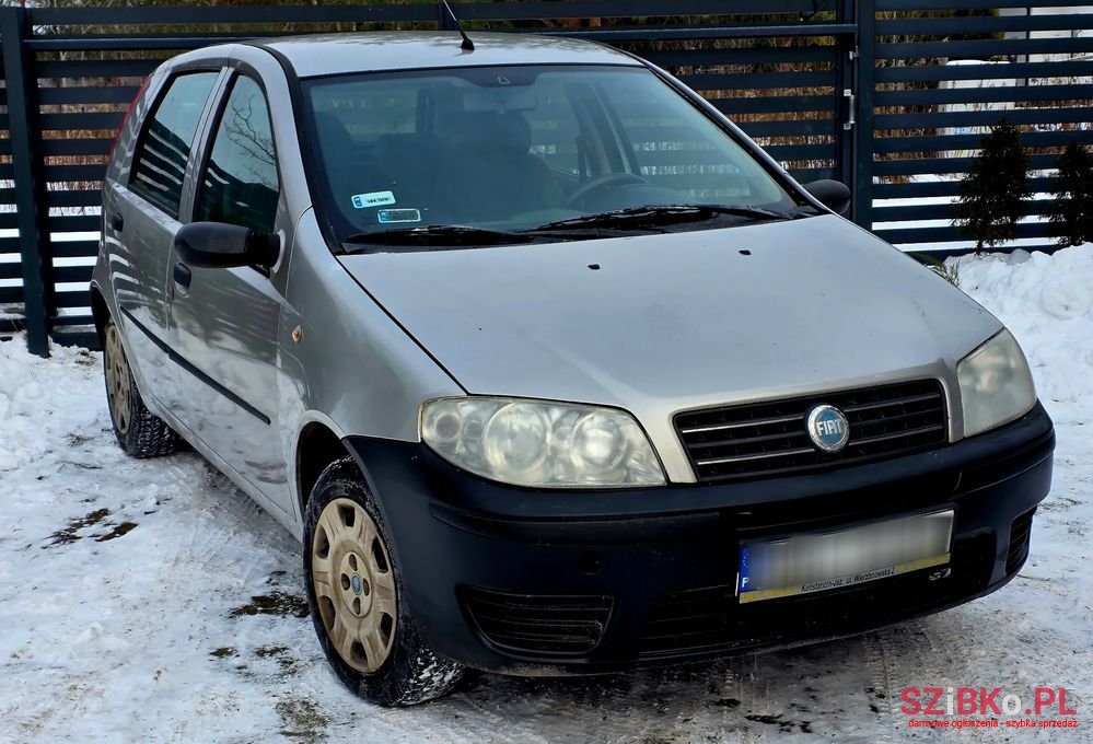 2004' Fiat Punto 1.2 8V photo #1