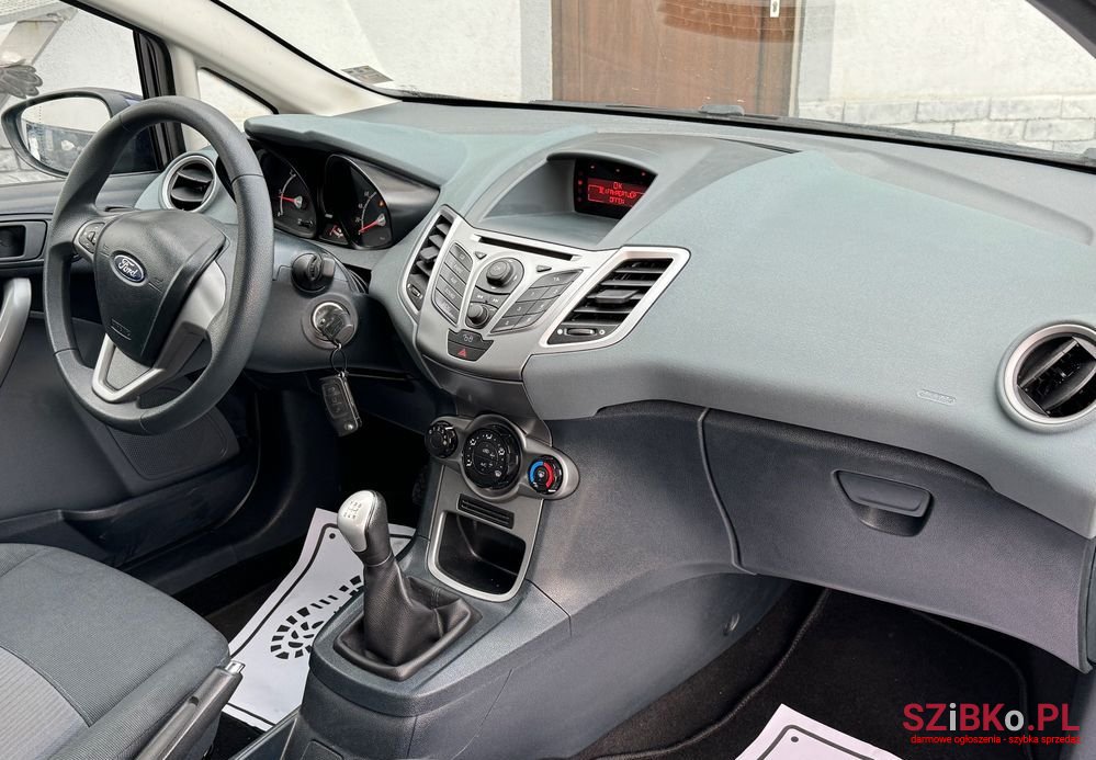 2011' Ford Fiesta photo #6