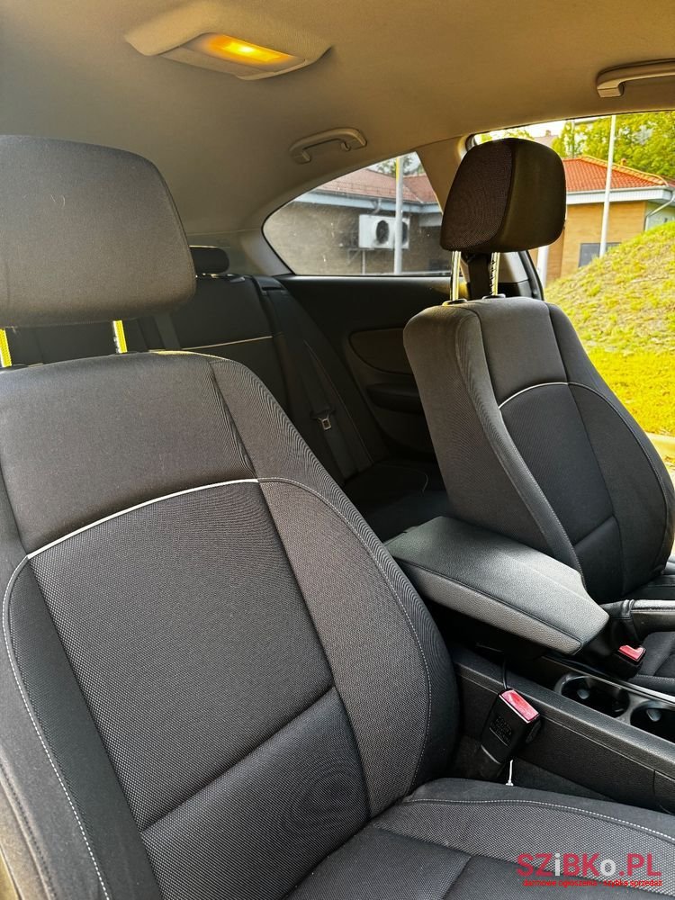 2009' BMW 1 Series 116I photo #5