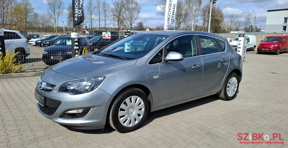 2013' Opel Astra photo #1
