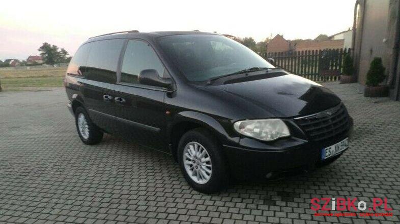 2004' Chrysler Voyager photo #3