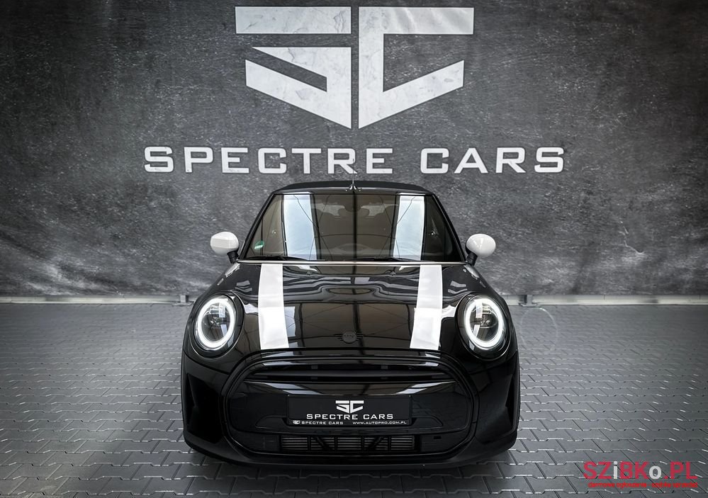 2021' MINI Cooper Standard photo #4