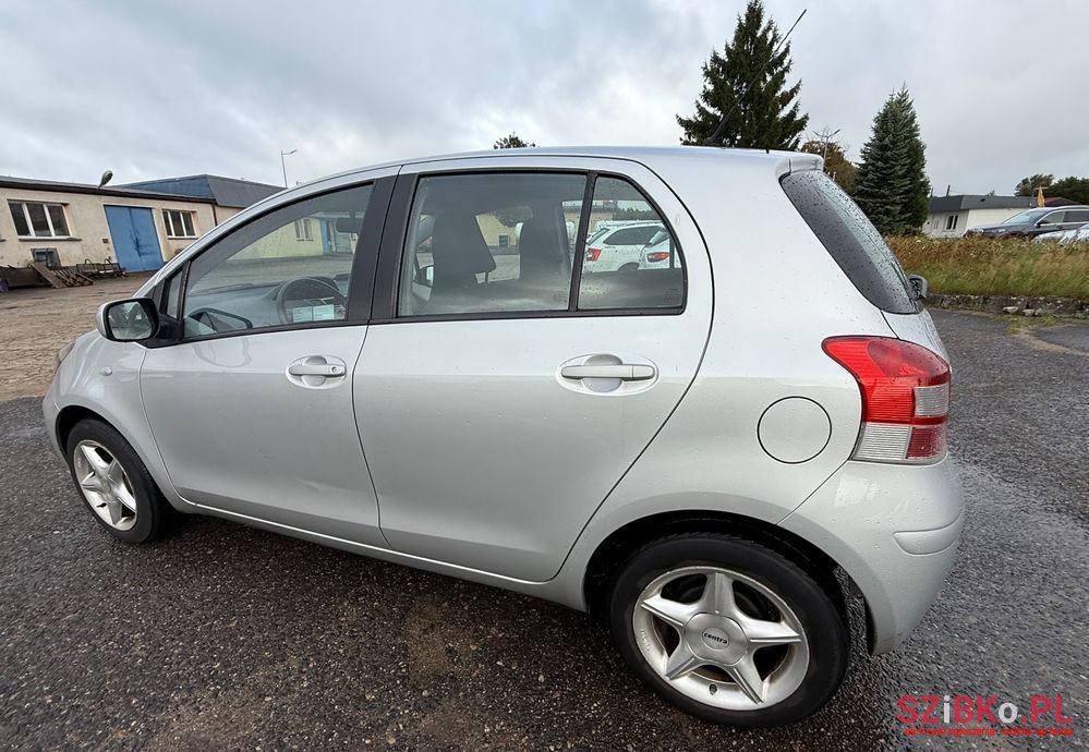 2010' Toyota Yaris 1.33 2010 photo #2