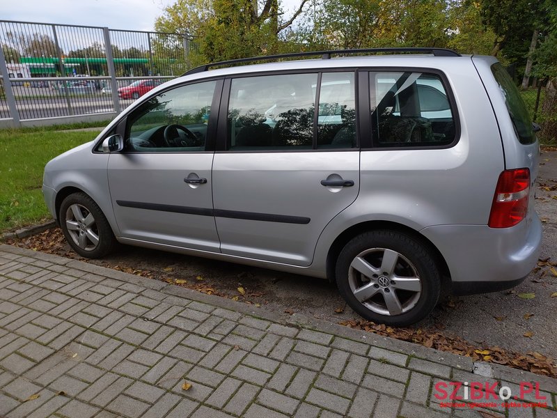 2004' Volkswagen Touran photo #4