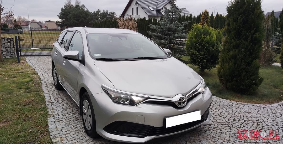 2018' Toyota Auris photo #2