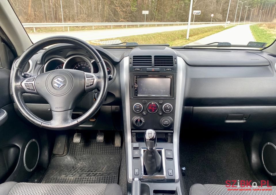 2010' Suzuki Grand Vitara photo #4