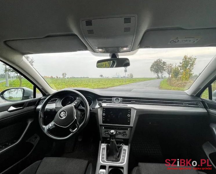 2019' Volkswagen Passat photo #6