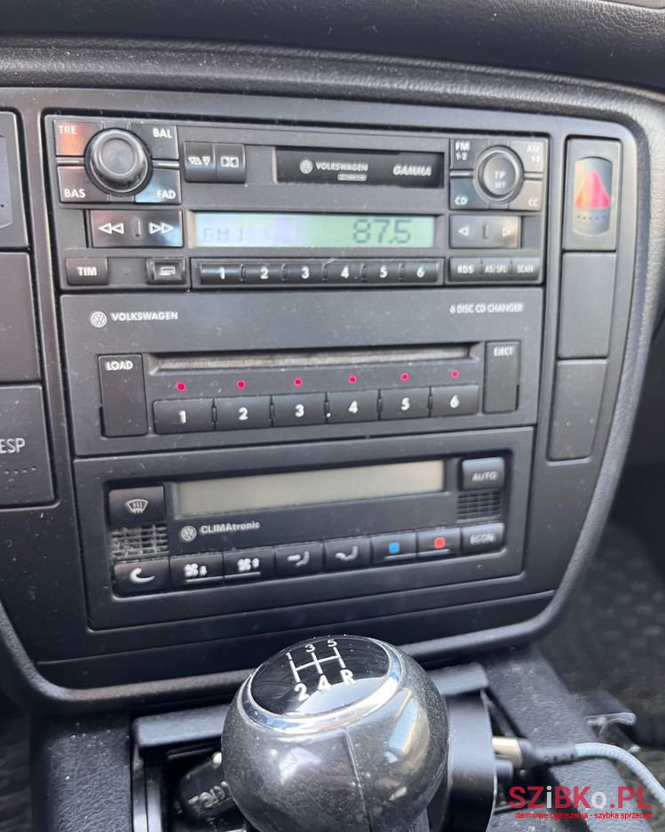 2002' Volkswagen Passat photo #6