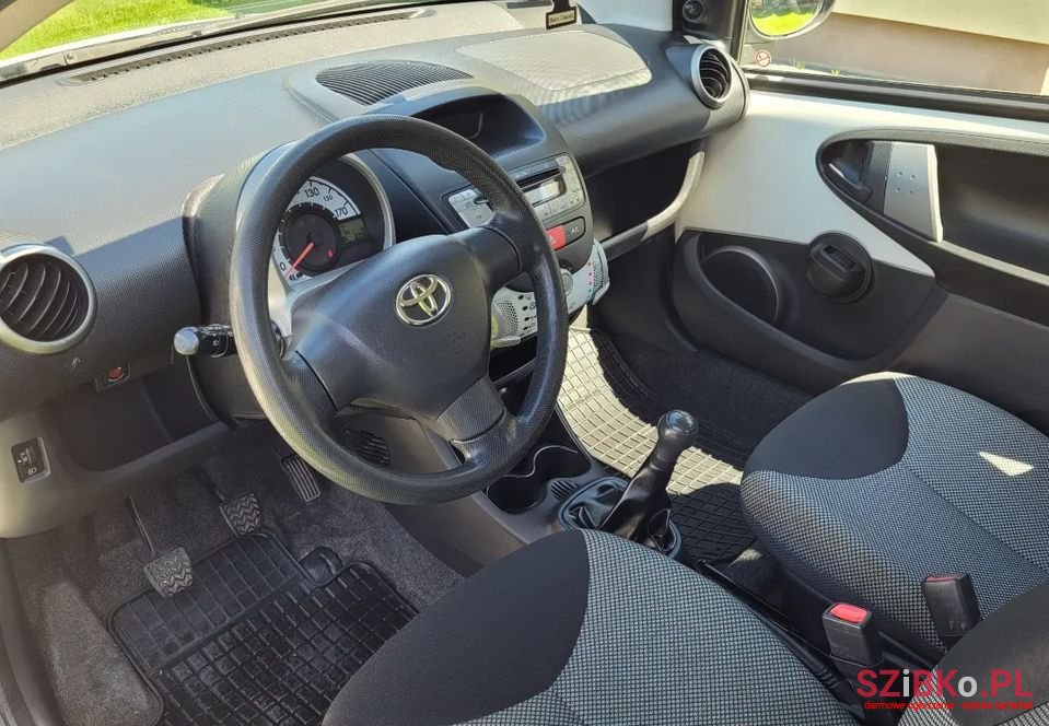 2012' Toyota Aygo photo #5