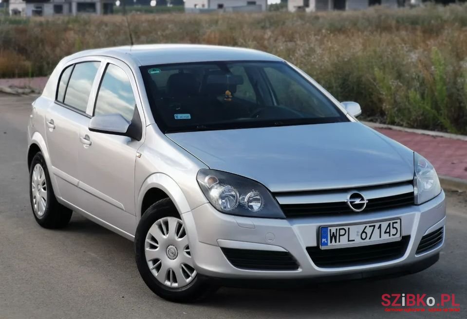 2004' Opel Astra photo #1
