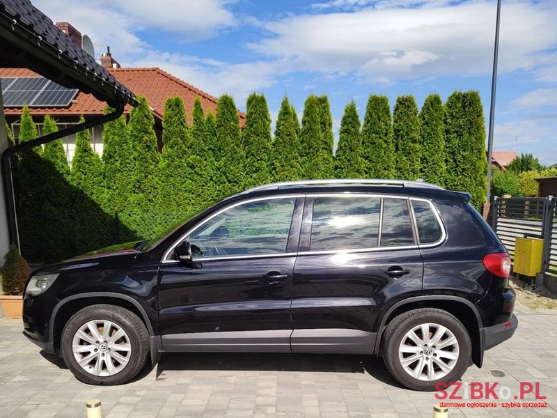 2010' Volkswagen Tiguan photo #2