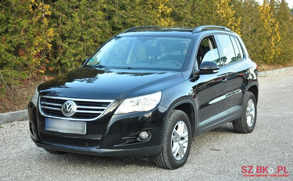 2011' Volkswagen Tiguan photo #3