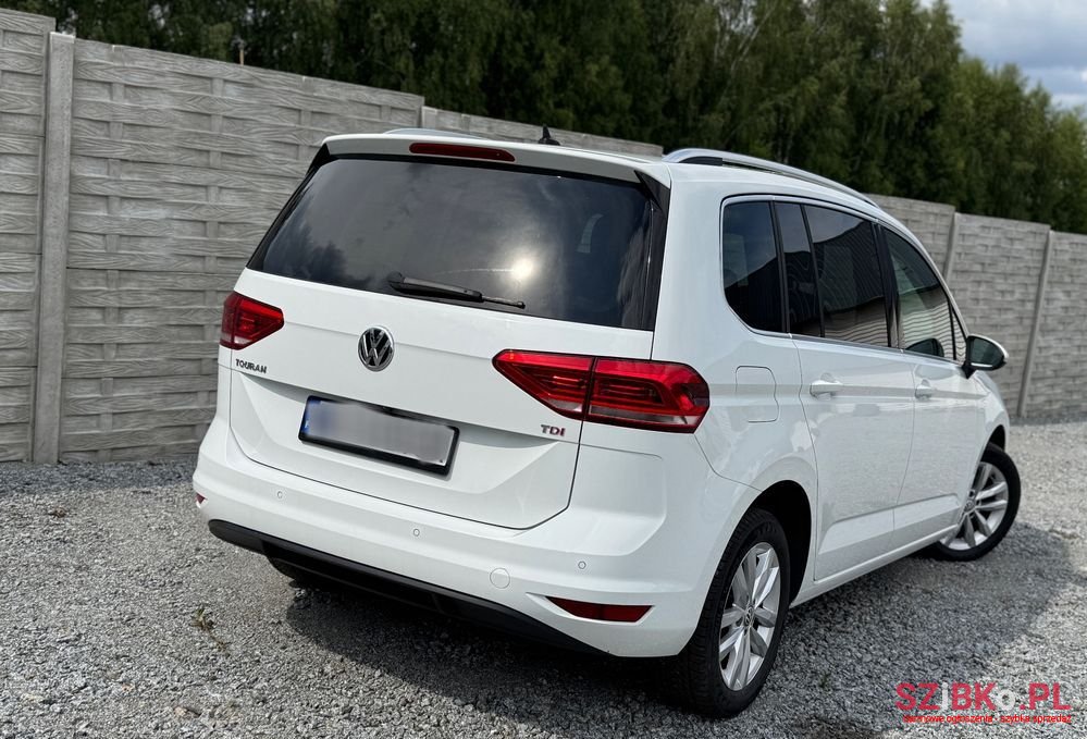 2016' Volkswagen Touran photo #2