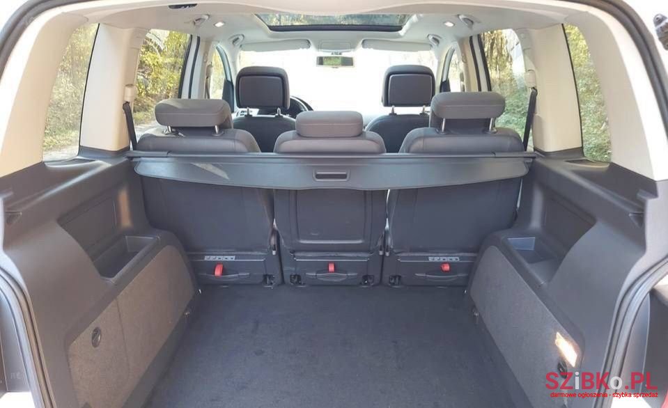 2013' Volkswagen Touran photo #5