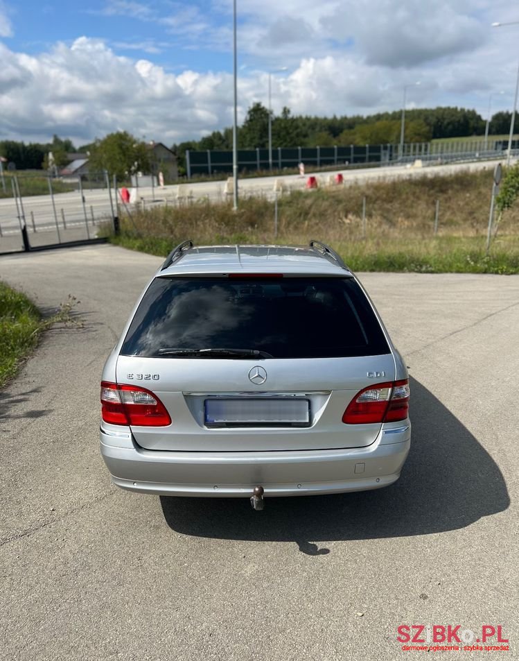 2004' Mercedes-Benz E-Class 320 Cdi T photo #5