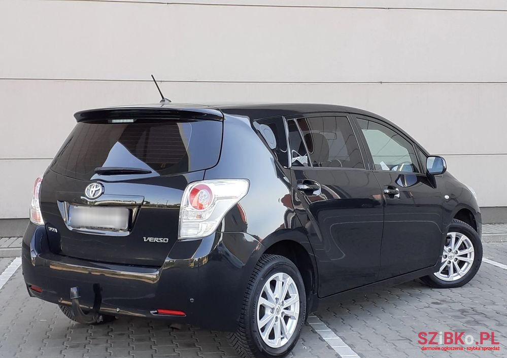 2011' Toyota Verso photo #2