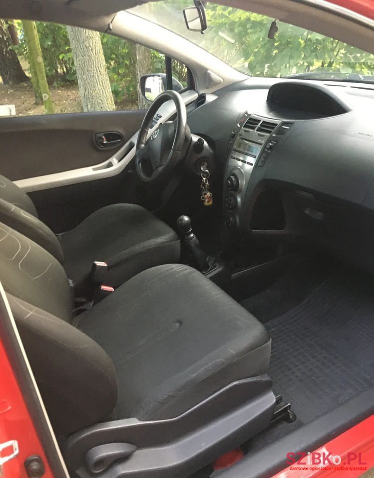 2009' Toyota Yaris photo #3