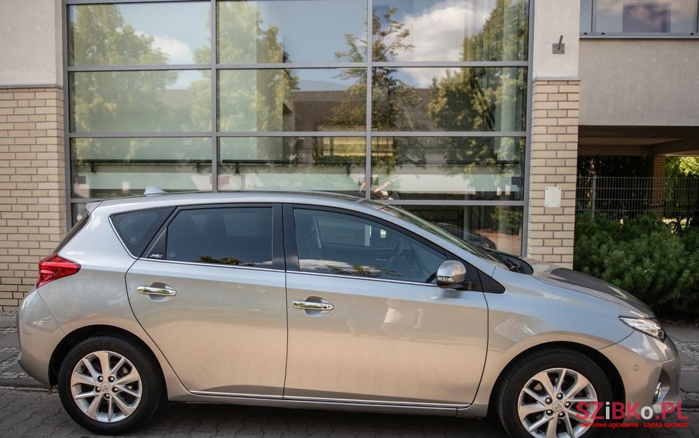 2013' Toyota Auris photo #4