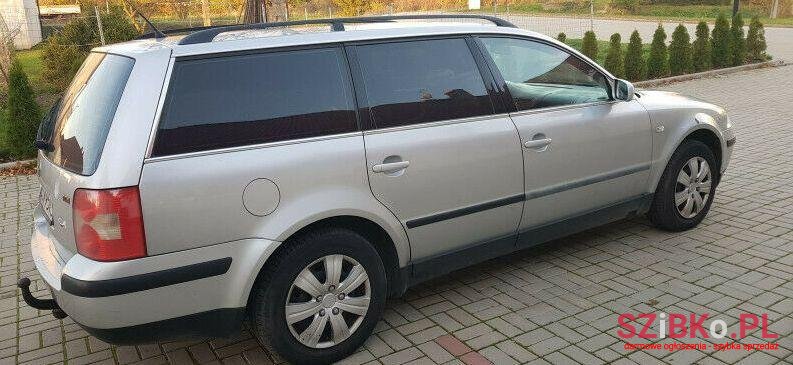 2002' Volkswagen Passat photo #1