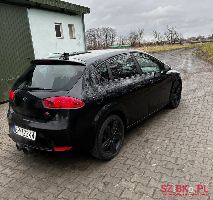 2011' SEAT Leon photo #5