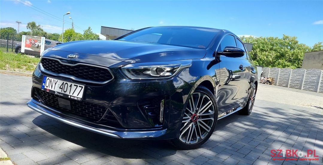 2020' Kia ProCeeD photo #2