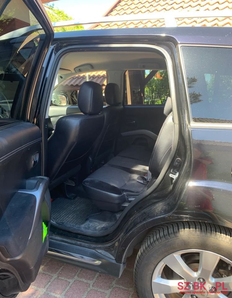 2010' Mitsubishi Outlander photo #5