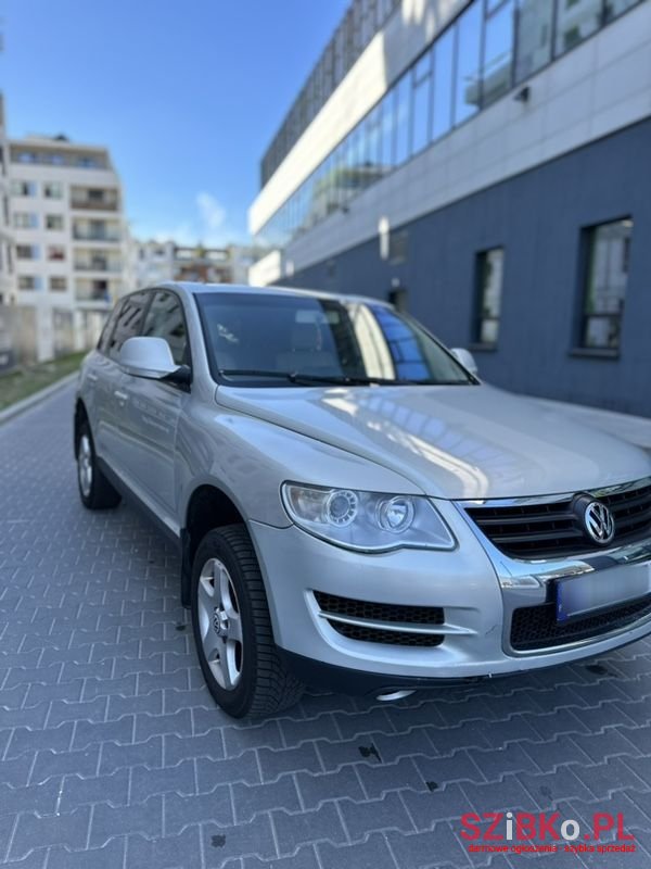 2008' Volkswagen Touareg photo #4
