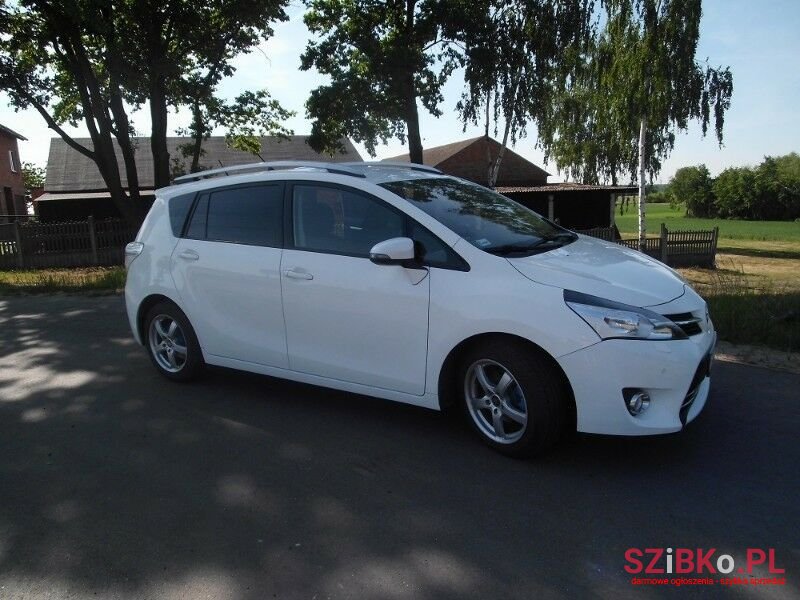 2015' Toyota Verso photo #6
