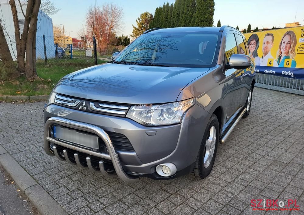 2012' Mitsubishi Outlander 2.0 Instyle Navi photo #2