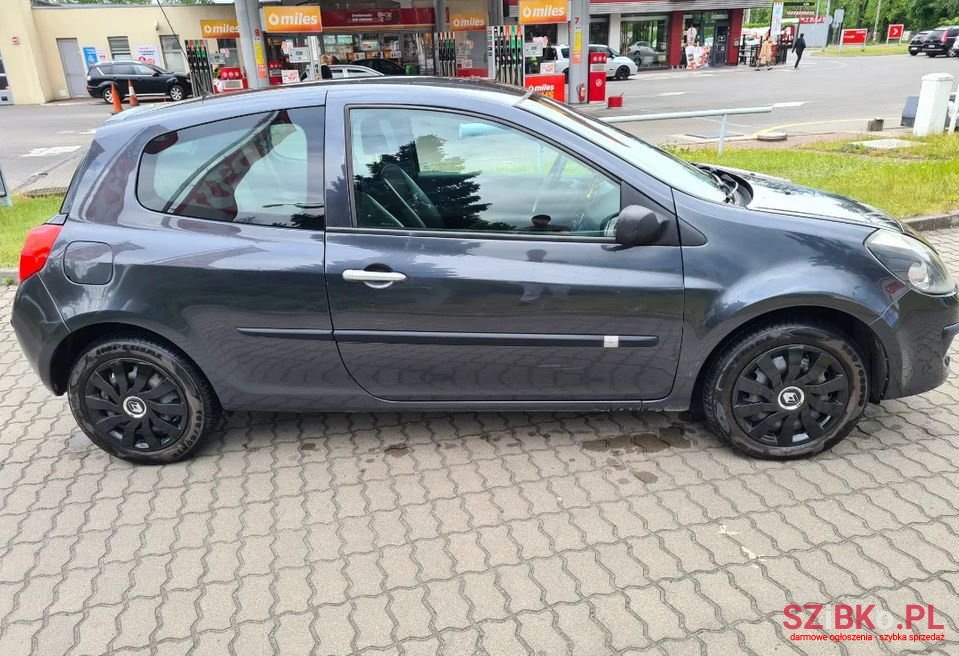 2007' Renault Clio photo #6