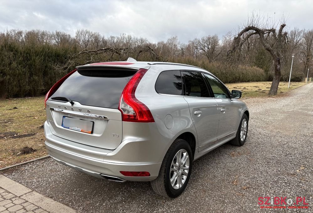 2015' Volvo Xc 60 T4 Momentum photo #3