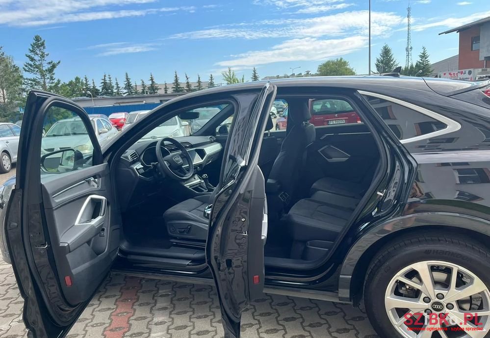 2023' Audi Q3 photo #6