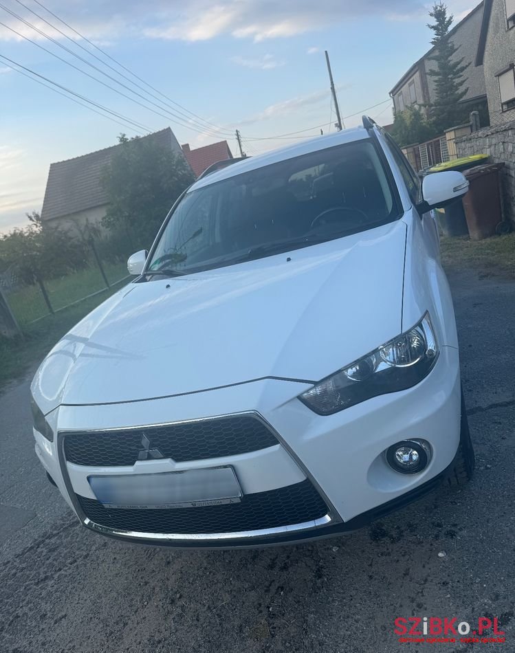 2011' Mitsubishi Outlander photo #1