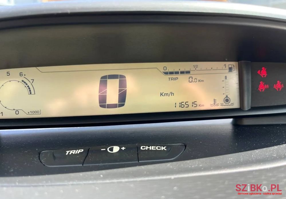 2008' Citroen C4 photo #5