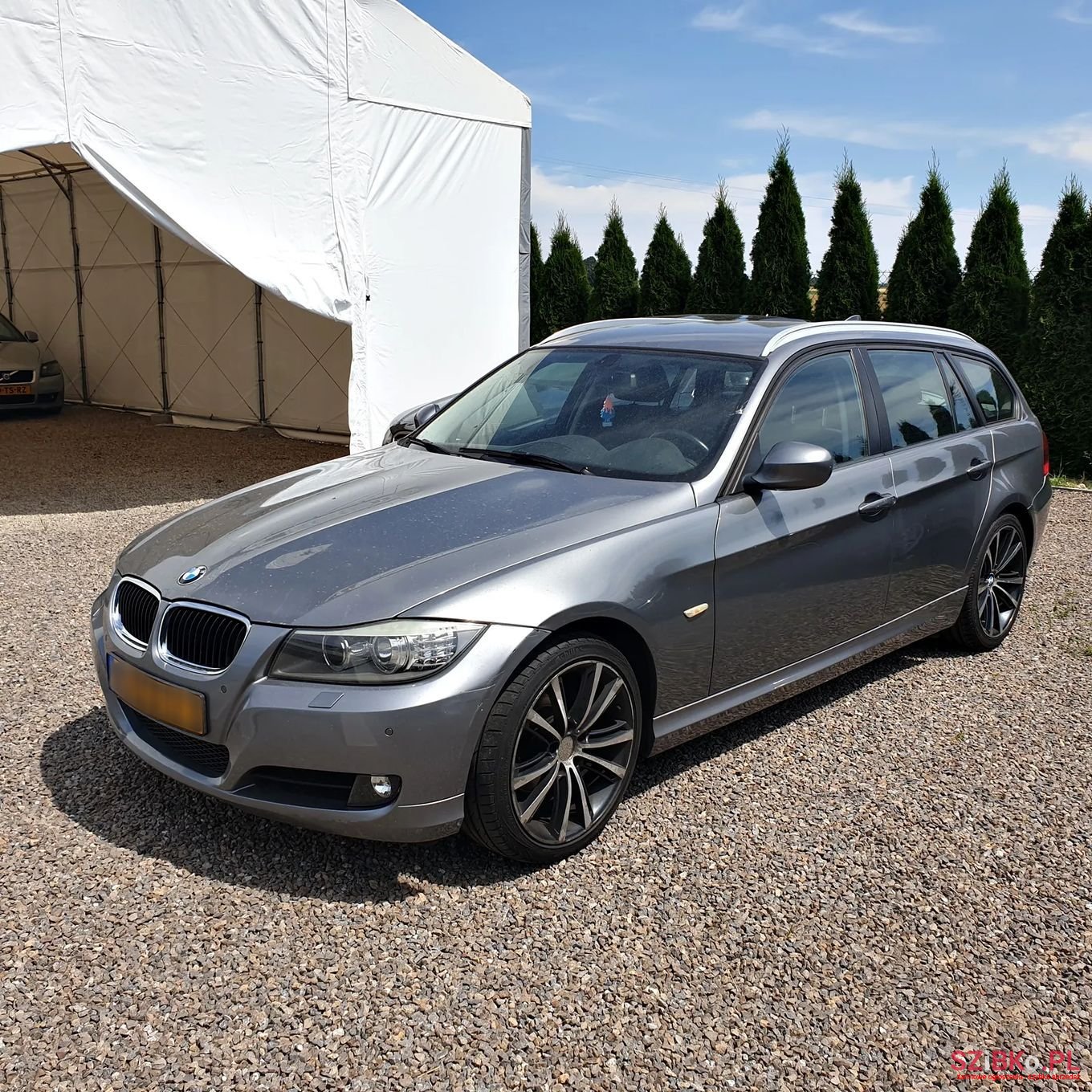 2011' BMW 3 Series photo #1